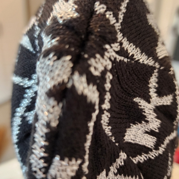 EUC Michael Kors Black and white winter beanie - Picture 3 of 4